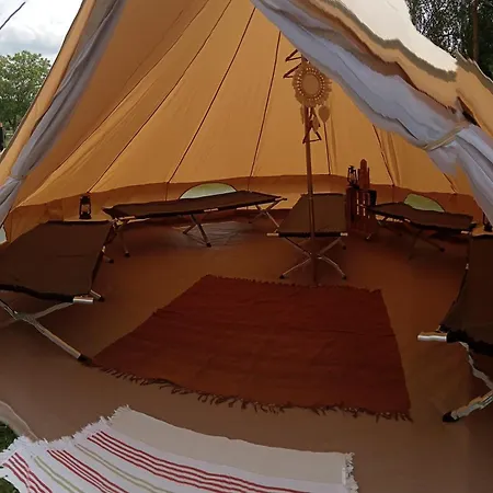 Tentes Glamping Insolite Au Coeur Du Haras Роскошный шатер Champagne-Saint-Hilaire